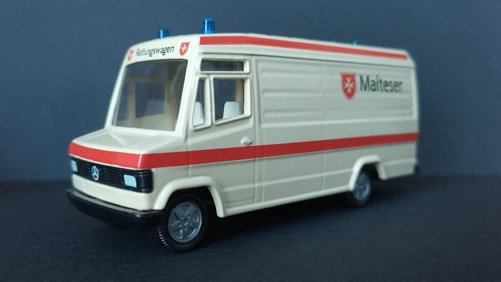 Mercedes Benz 809 D Malteser ambulance 1:55 Siku Pol, Auto, Verzenden, Nieuw, Siku