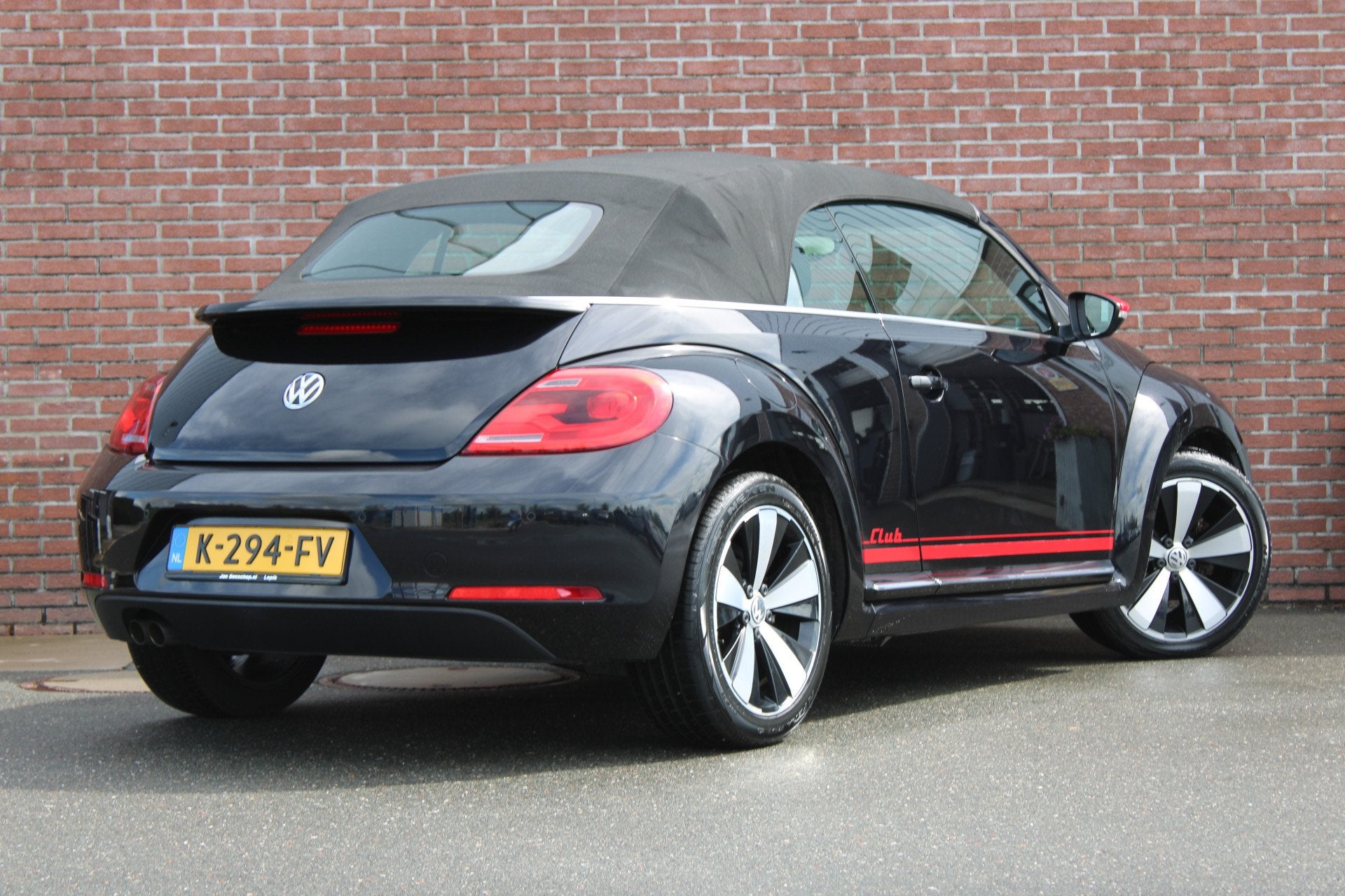 Volkswagen Beetle Cabriolet 1.4 TSI 150PK CLUB |CRUISE|18-IN, Gebruikt, 4 stoelen, Zwart, 1390 cc