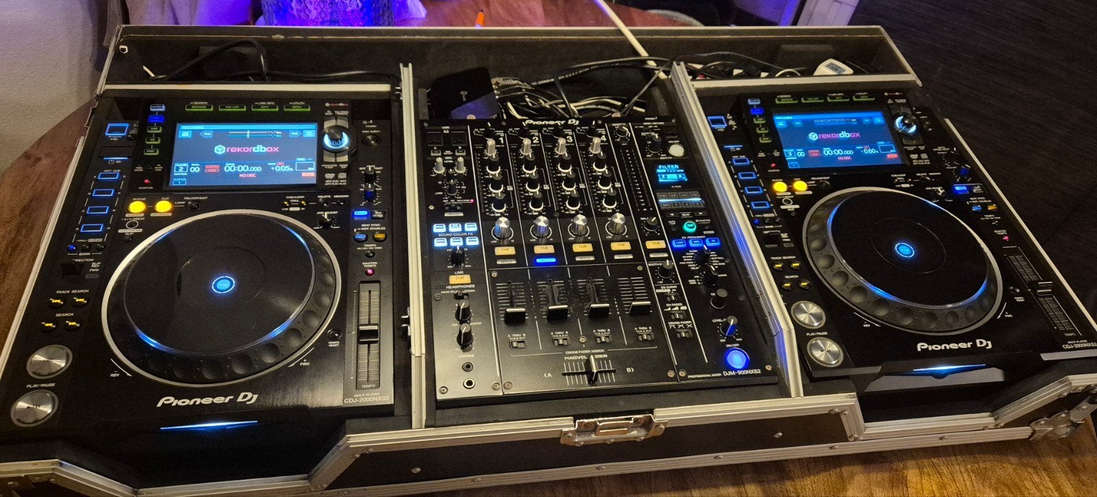 Foto 2 van Pioneer DJ Set: 2x CDJ-2000NXS2 & 1x DJM-900NXS2