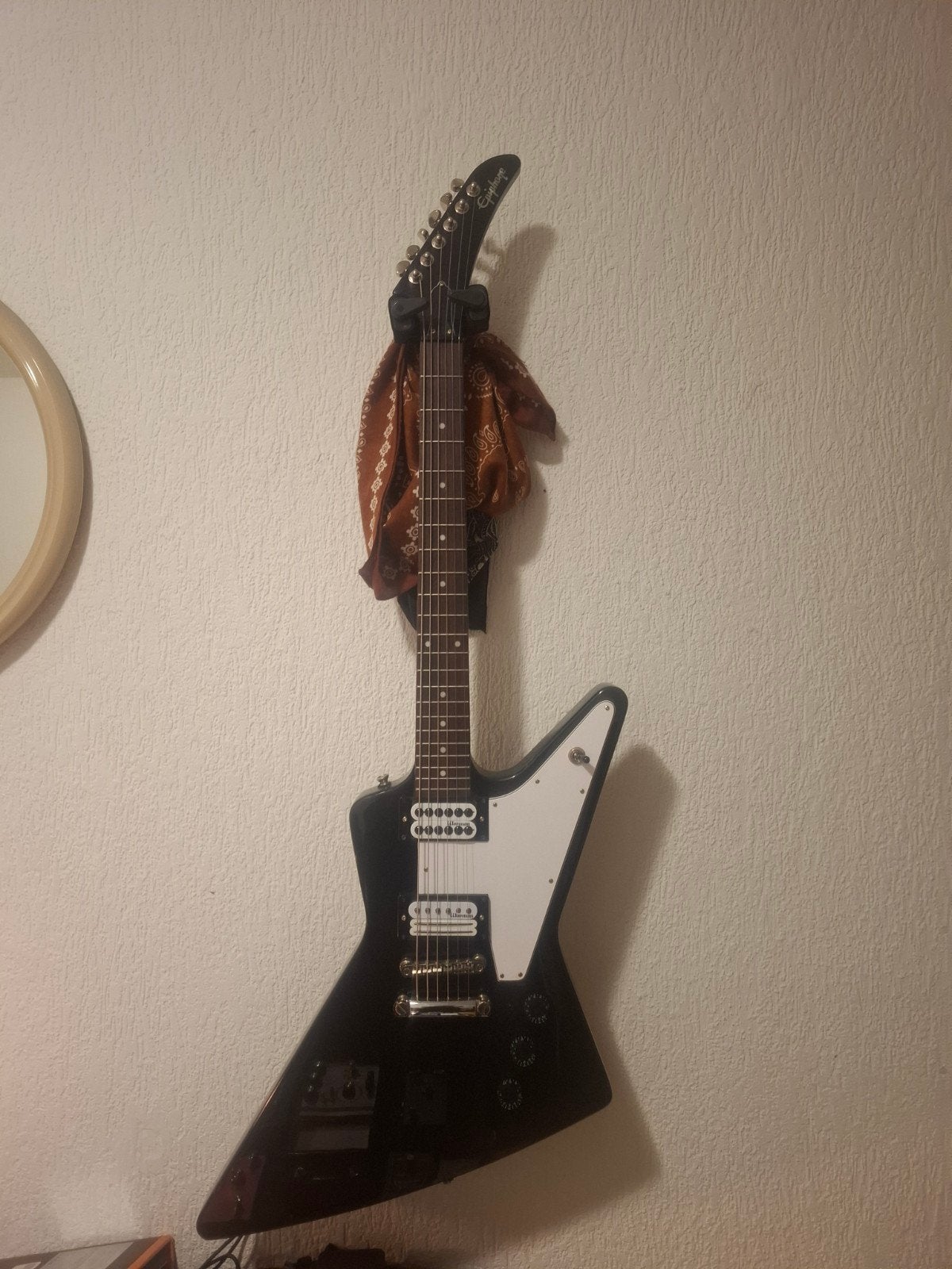 Epiphone Explorer, Ophalen, Solid body, Epiphone