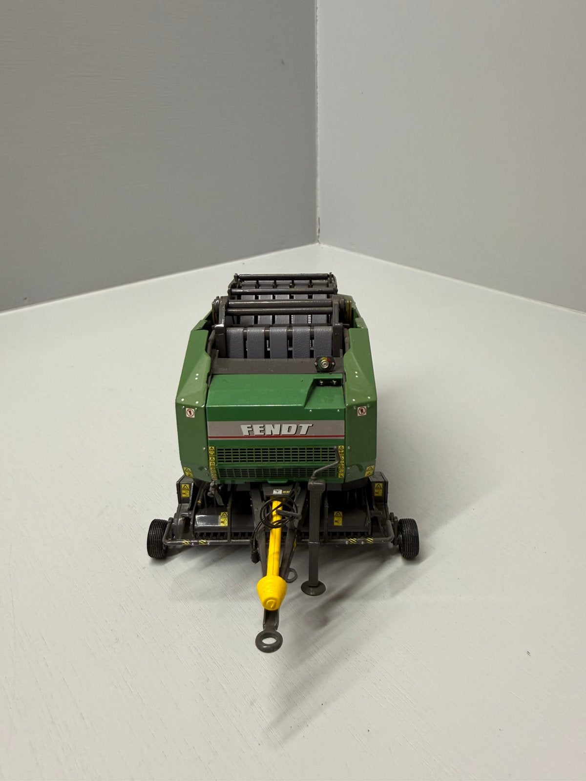 Fendt pers UH, Hobby en Vrije tijd, Modelauto's | 1:32, Ophalen of Verzenden, Gebruikt, Tractor of Landbouw, Universal Hobbies