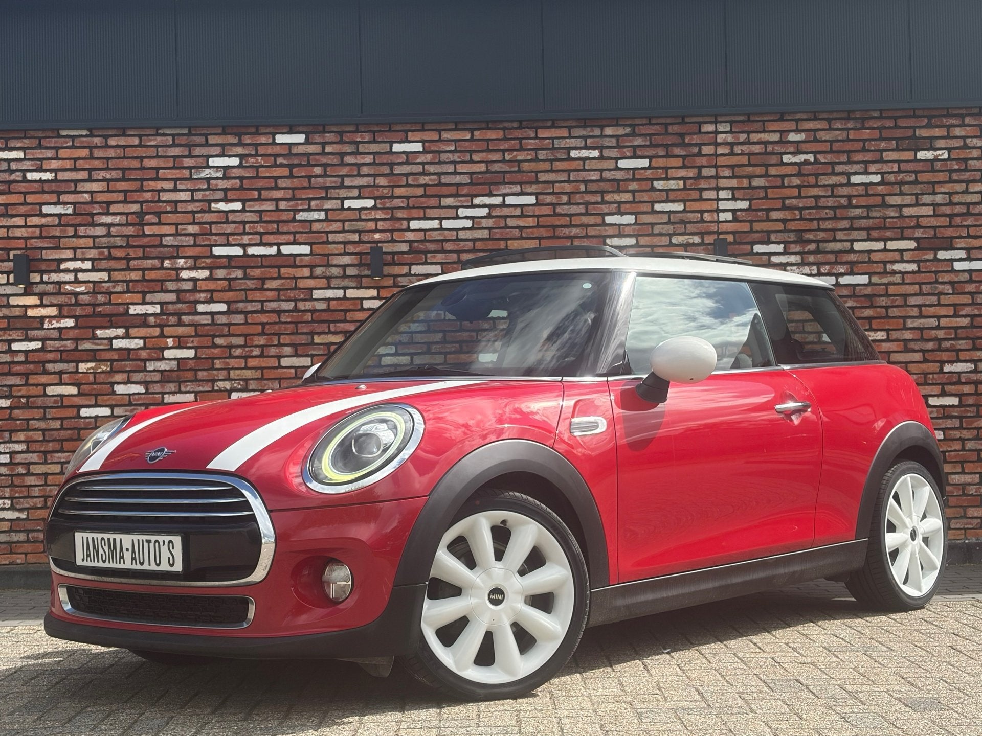 MINI 3-Deurs 1.5 Cooper Chili Pano Led Nav/Cruise Stoelverw, Voorwielaandrijving, Dealer onderhouden, Gebruikt, Zwart