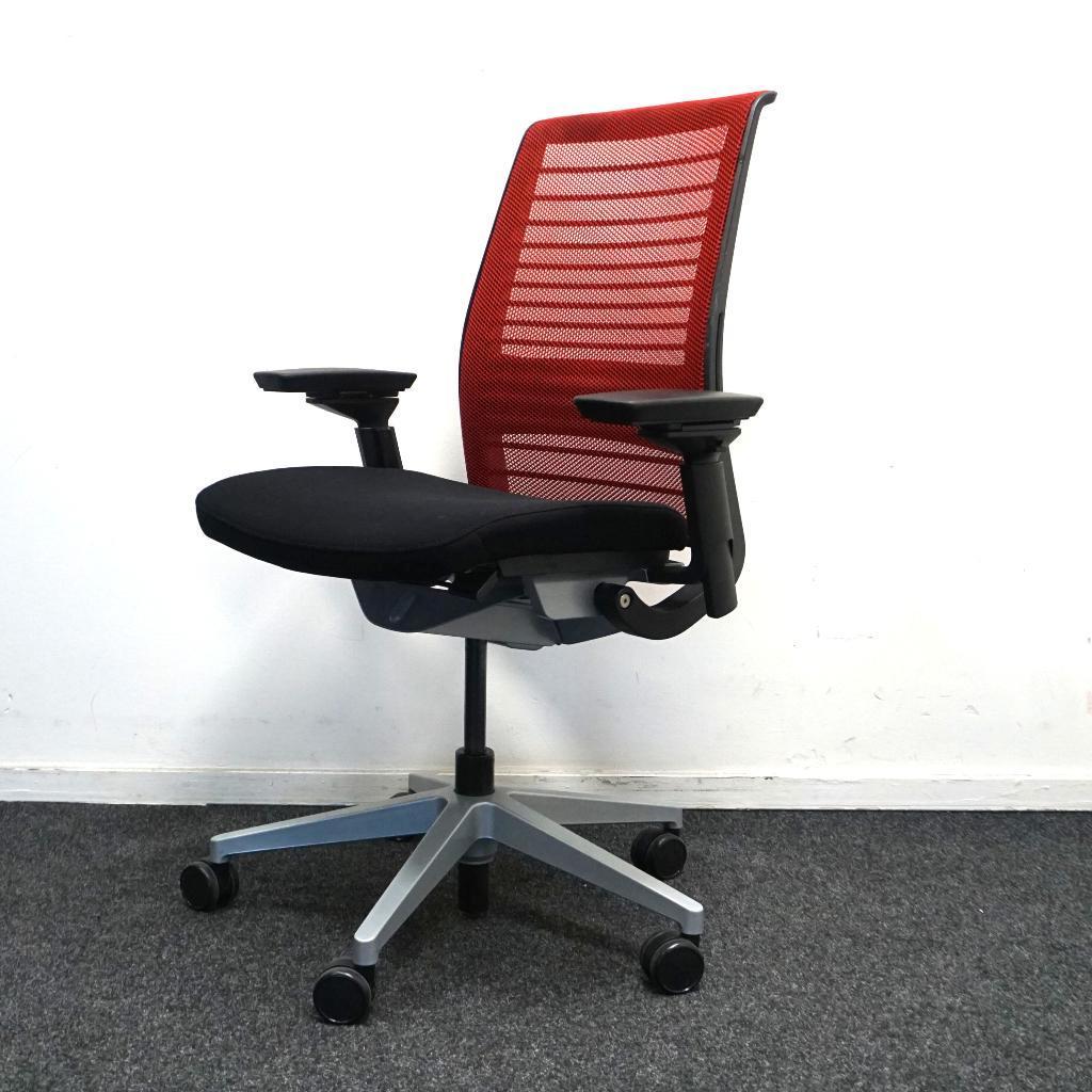 Steelcase Think V2 Bureaustoel | Ergonomisch | Rood / Zwart, Huis en Inrichting, Bureaustoelen, Gebruikt, -, -, Ophalen of Verzenden