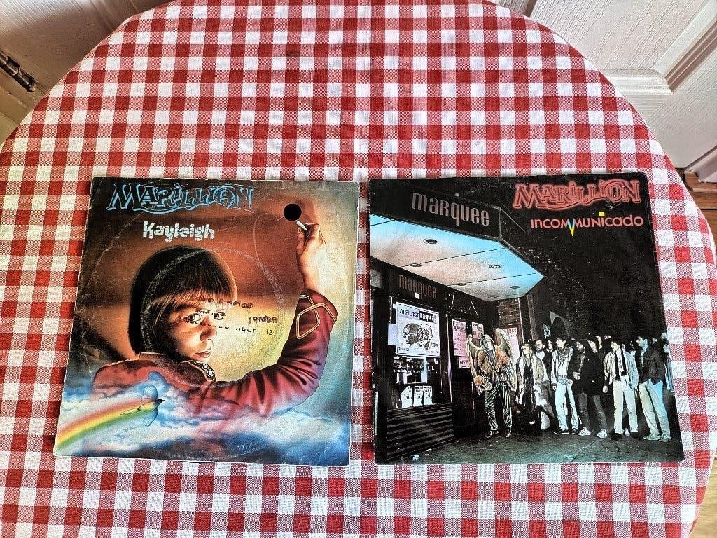 Marillion singles 7 inch  Kayleigh, Lady Nina, Fotohoes, Ophalen of Verzenden, Gebruikt, Pop