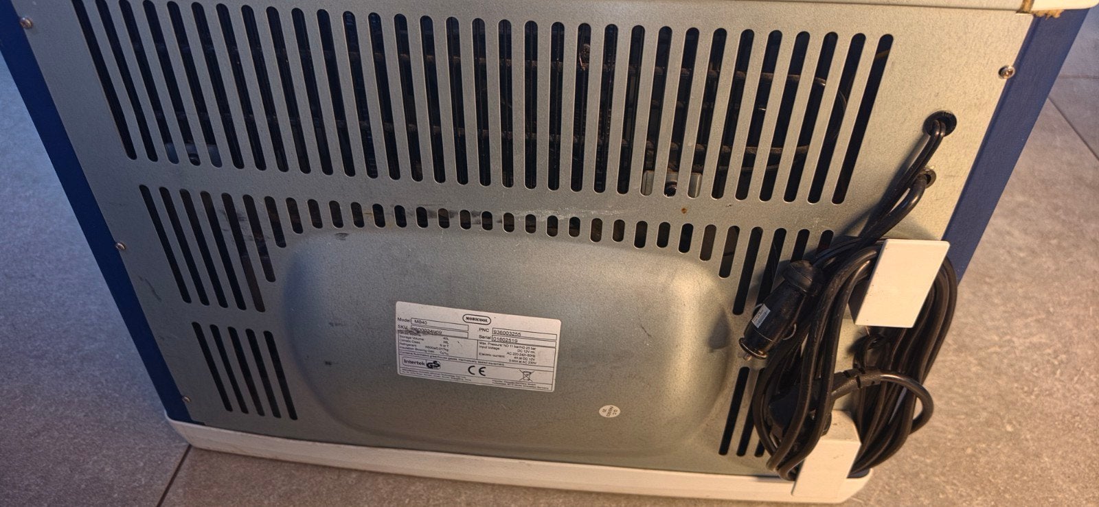Mobicool Elektrische Koelbox  12 en 220 volt., Caravans en Kamperen, Ophalen of Verzenden, Gebruikt, Koelbox, Elektrisch