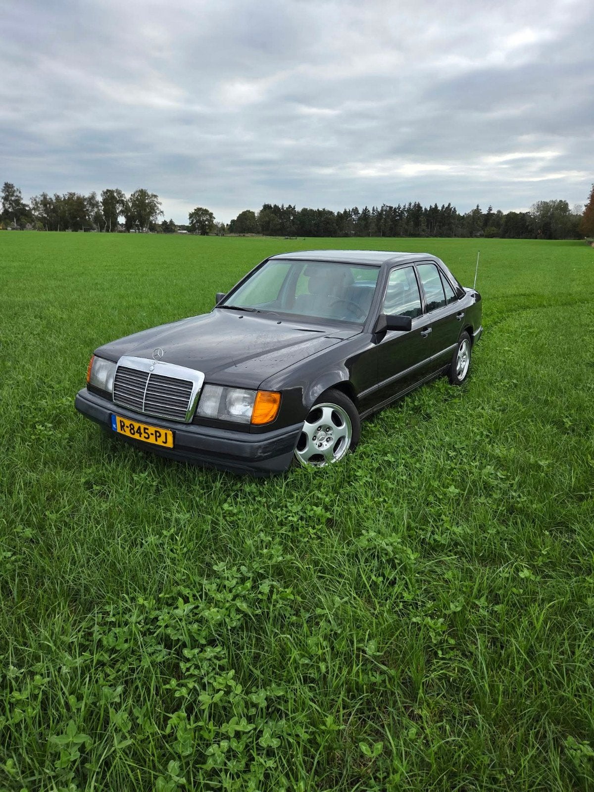 Mercedes-Benz w124 230e airco, Auto's, 1180 kg, Sedan, Geïmporteerd, 1500 kg
