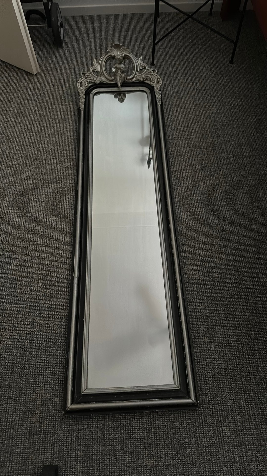 Oude spiegel met ornament, Antiek en Kunst, Ophalen, Rechthoekig, Minder dan 50 cm, 150 tot 200 cm