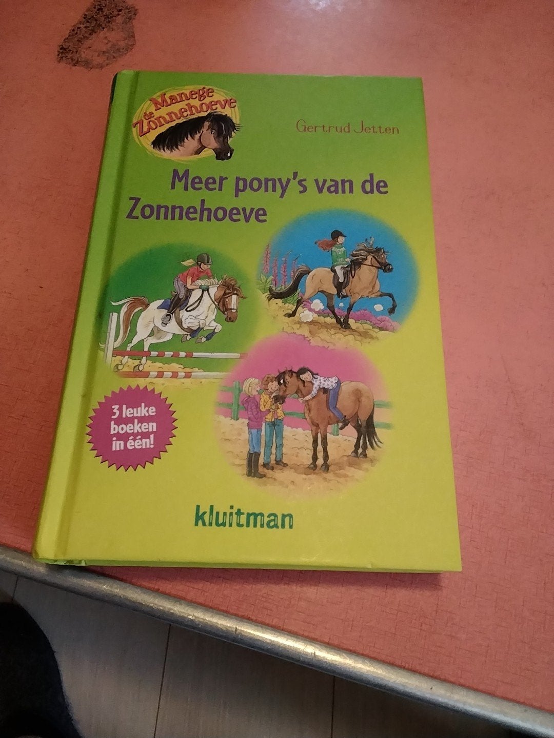 manege zonnehoeve 3 leuke boeken in een € 5, Boeken, Kinderboeken | Jeugd | onder 10 jaar, Ophalen of Verzenden, Zo goed als nieuw