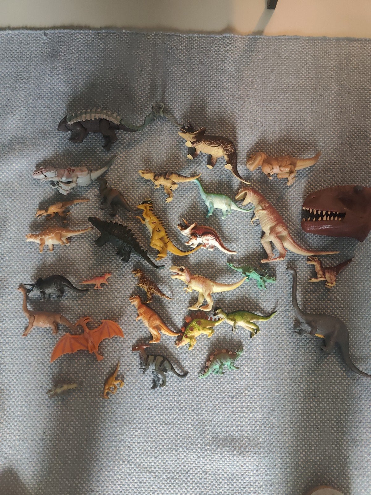 Grote verzameling dinosaurus speelgoedfiguren, Ophalen