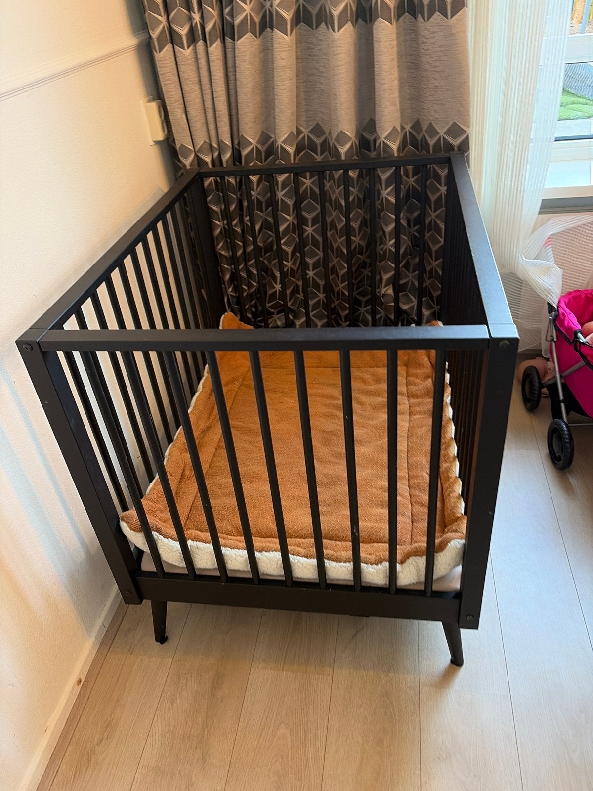 Europe Baby Evy Box Mat Zwart met matrasje, Kinderen en Baby's, Boxen, Ophalen, Gebruikt