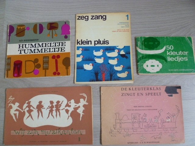 5 Oudere muziekboekjes: vele liedjes voor kleuters/onderbouw, Ophalen of Verzenden, Gelezen, Overige onderwerpen