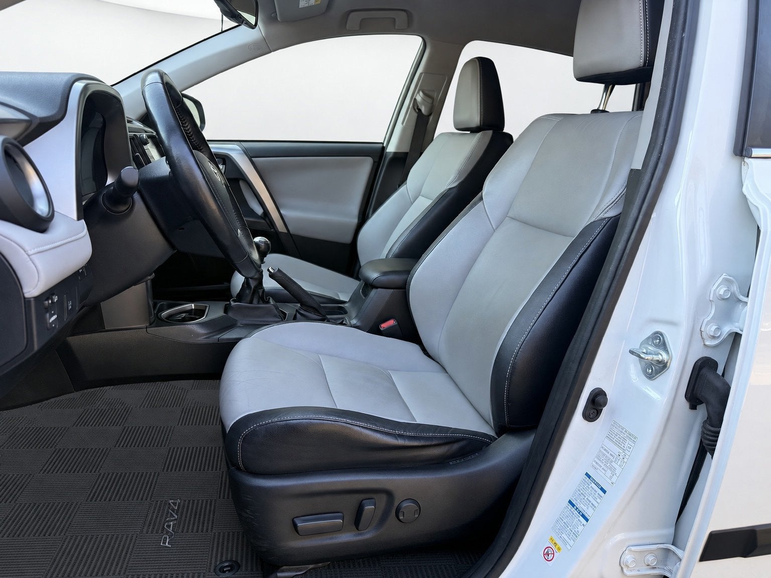 Foto 16 van Toyota RAV4 2.0 VVT-i AWD Executive