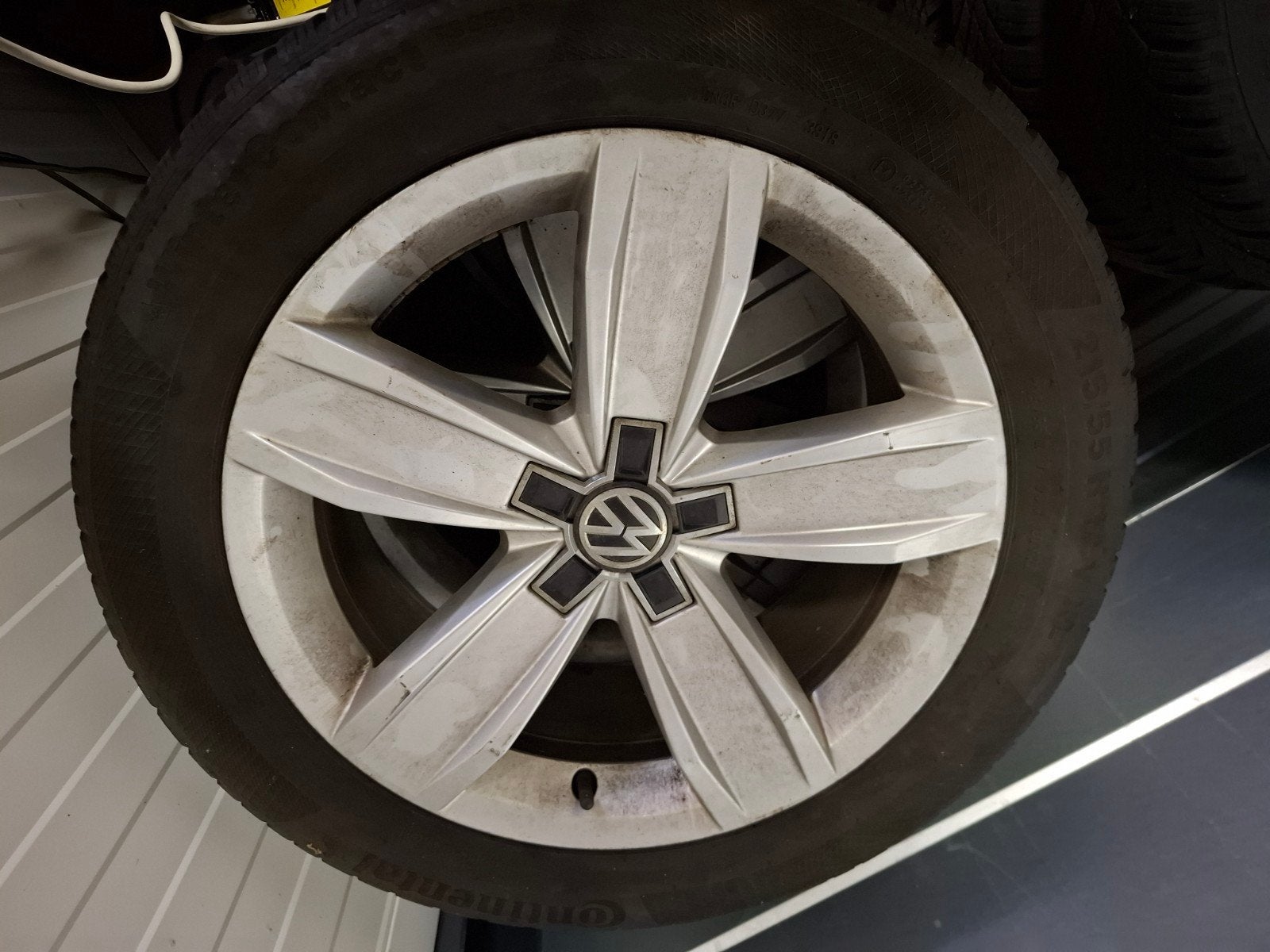 Velgen Volkswagen Passat B8 met winterbanden, Ophalen, Banden en Velgen, 17 inch, Winterbanden
