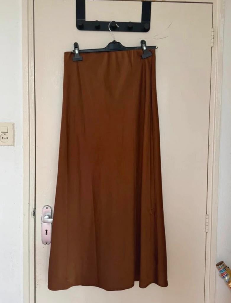 Satijnen rok, Kleding | Dames, Rokken, Ophalen of Verzenden, Zo goed als nieuw, Onder de knie