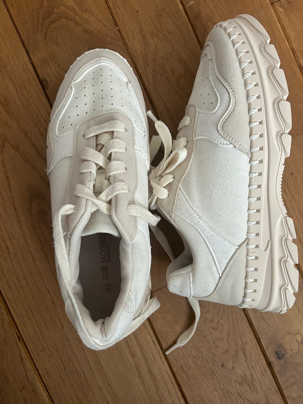 Ilse Jacobsen, Beige, Ophalen of Verzenden, Sneakers of Gympen, Zo goed als nieuw