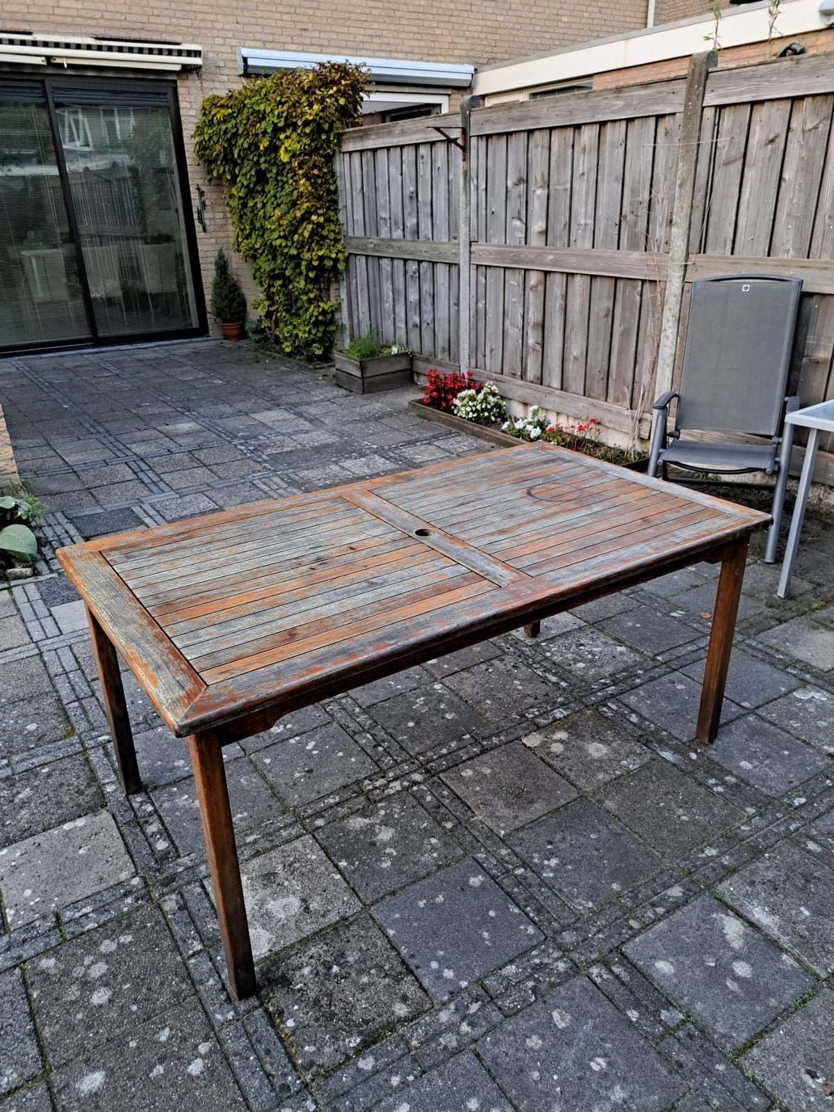 Hardhouten tuintafel