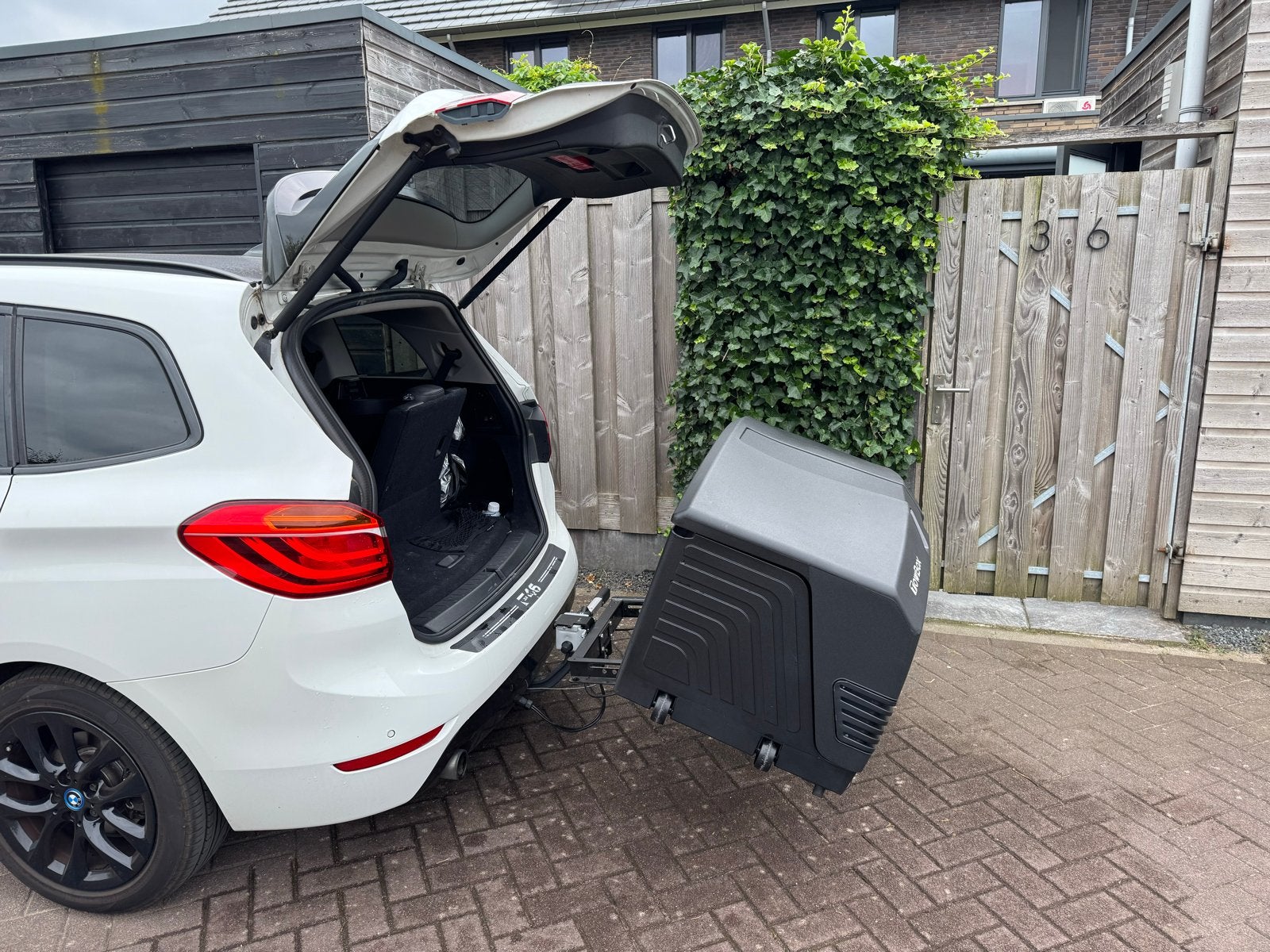 Te huur: Towbox v3 - Extra bagageruimte voor uw reis, Ophalen, Gebruikt