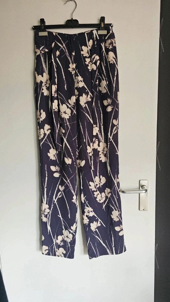 Zara broek M donkerblauw met beige bloemenprint, Maat 38/40 (M), Blauw, Zara, Nieuw