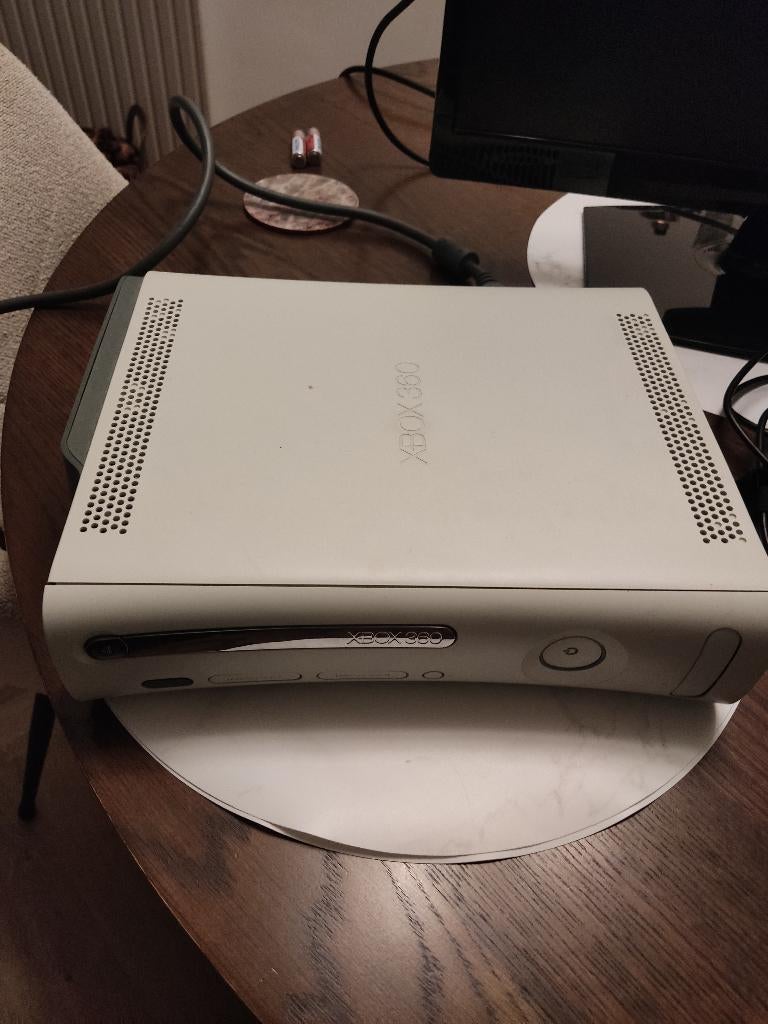 xbox360 met games (zonder controller), Gebruikt, Vanaf 18 jaar, 2 spelers, Eén computer