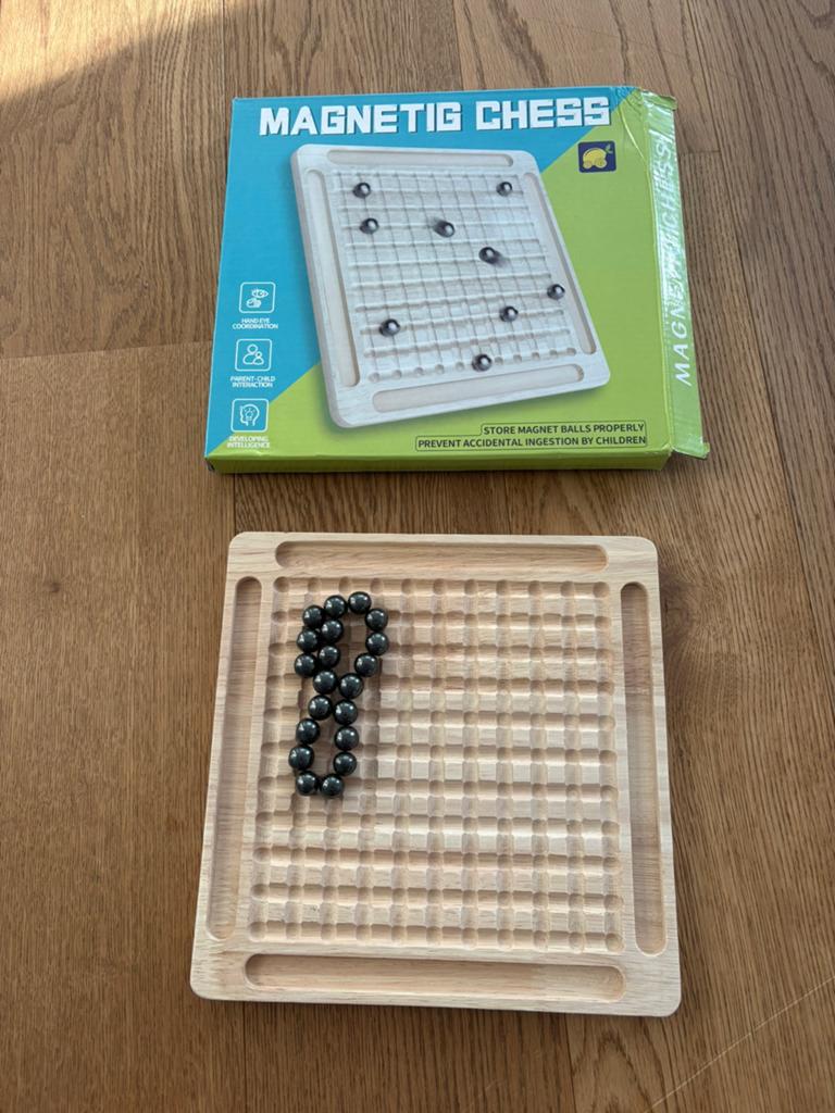 Magnetic chess - Schaakspel met magneten - 9+, Een of twee spelers, Ophalen of Verzenden, Zo goed als nieuw