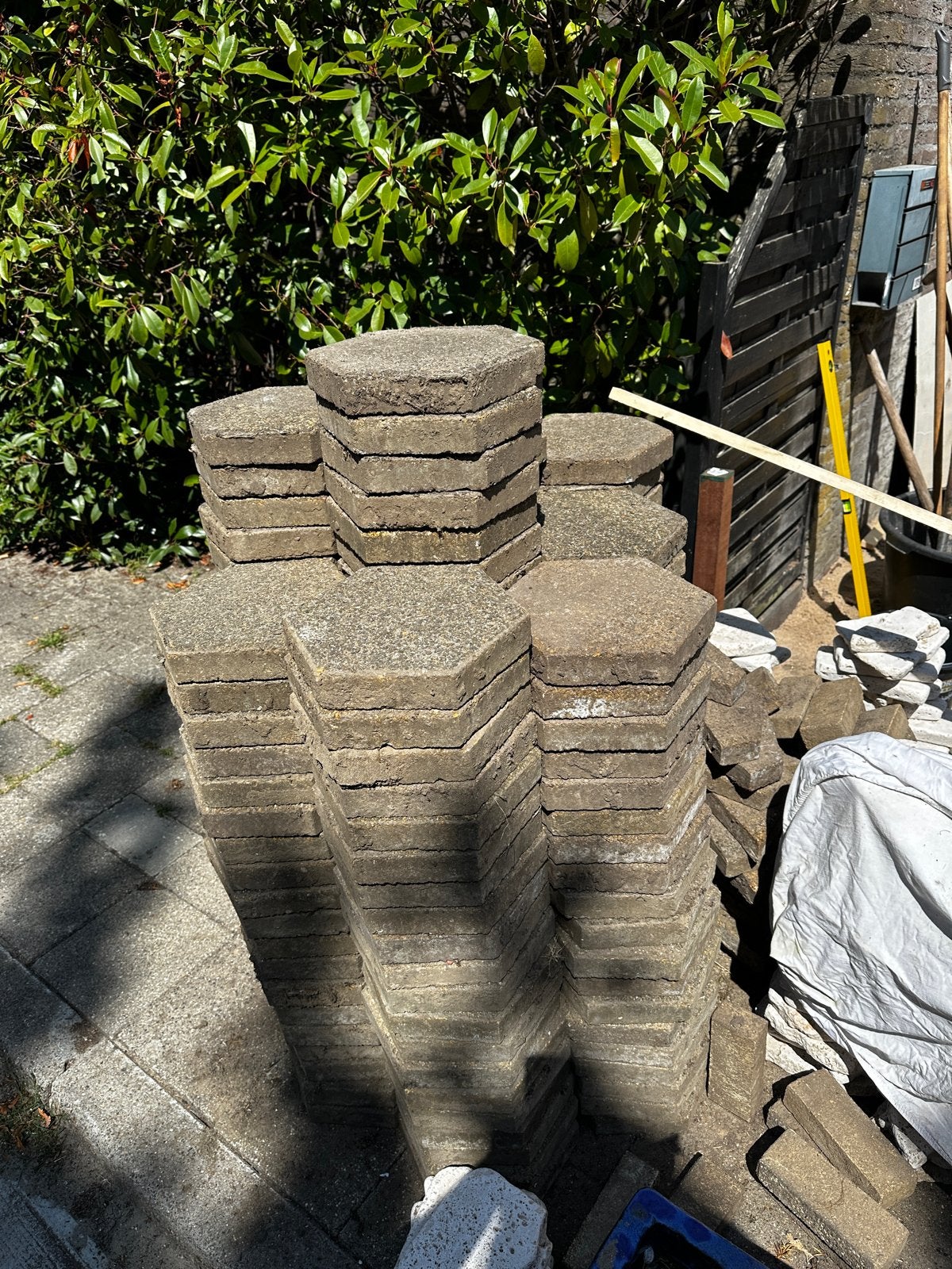 Gratis af te halen: Zeshoekige terrastegels (ca. 10m²), Tuin en Terras, Tegels en Klinkers, Ophalen, Gebruikt, 5 tot 10 m², Beton