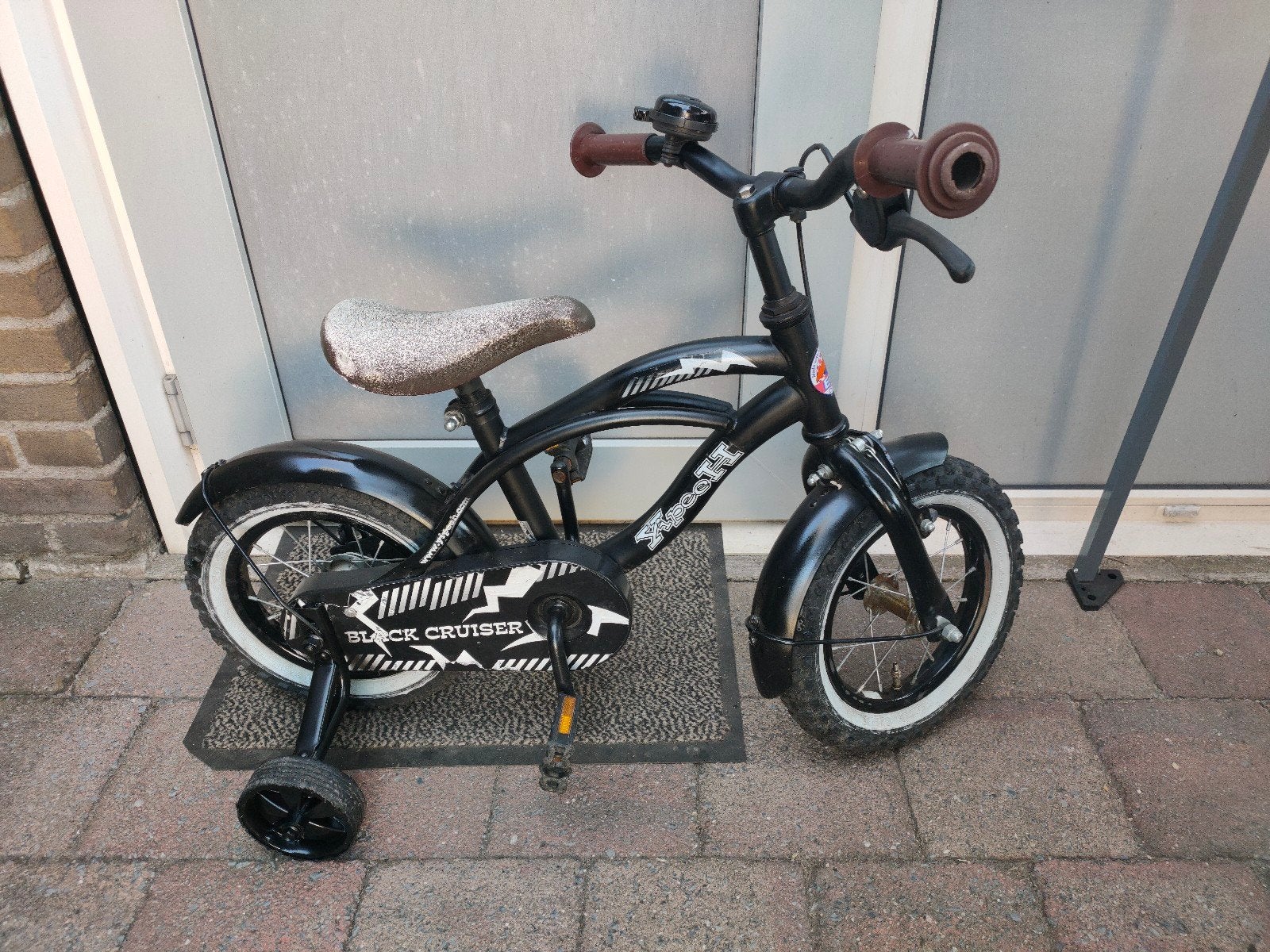 12 inch Yipeeh Black cruiser kinderfiets met zijwieltjes, Ophalen, Terugtraprem, Gebruikt, Staal