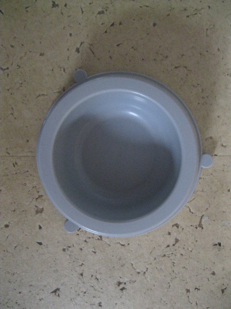 1 grijze voerbak en drinkbak van plastic, Dieren en Toebehoren, Ophalen of Verzenden, Gebruikt