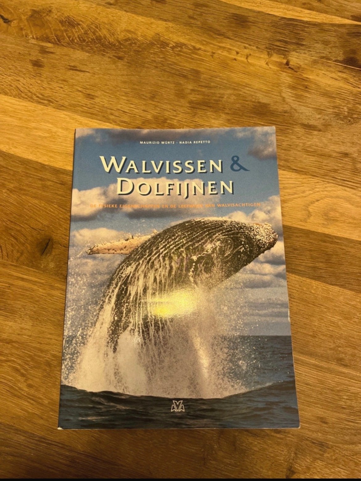 Boek: Walvissen en Dolfijnen - Prachtige Natuurfotografie, Boeken, Ophalen of Verzenden, Gelezen, Natuur algemeen