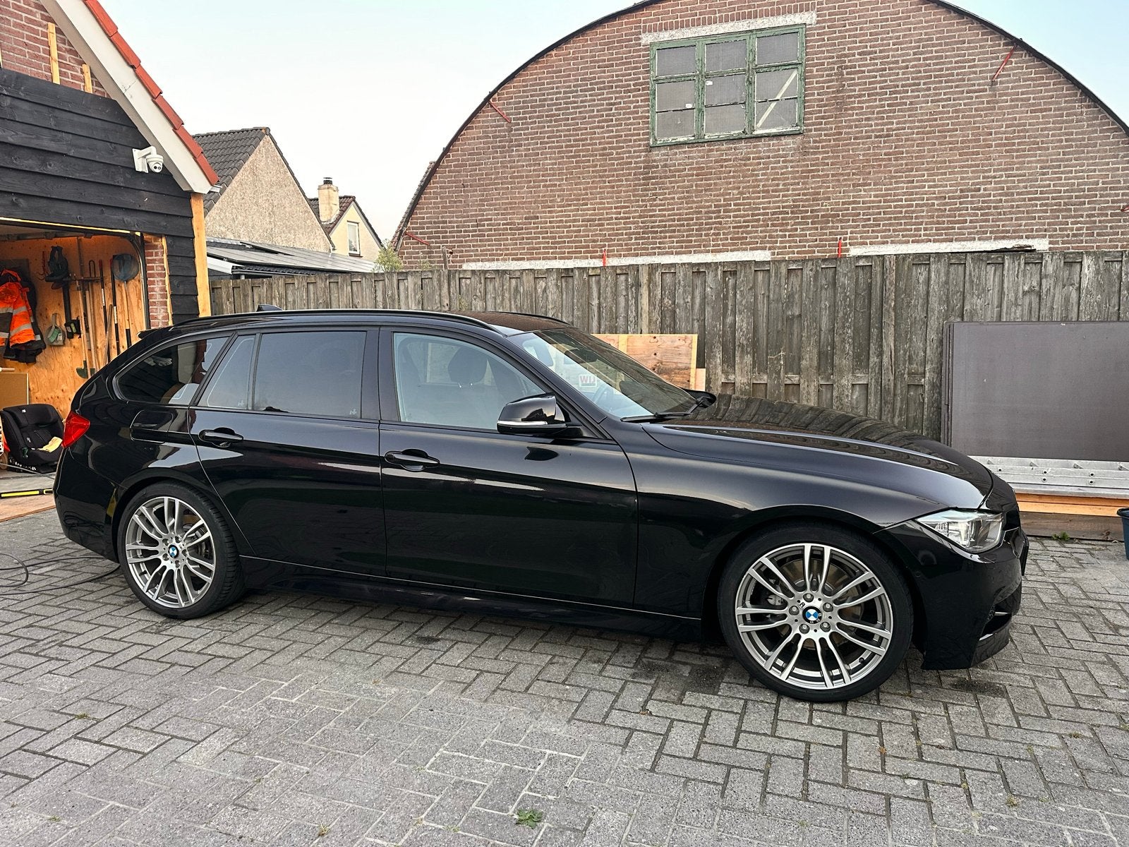 BMW 3-Serie 2.0 328I Touring 2012 Zwart 193.6000km, Automaat, 745 kg, 4 cilinders, Alcantara