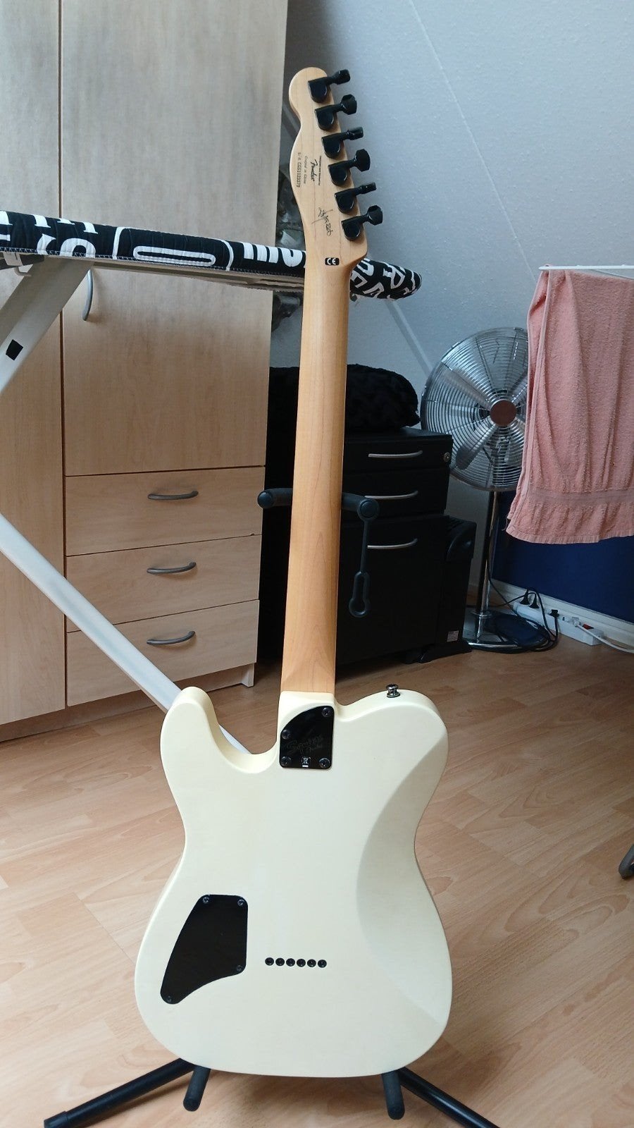 elektrische gitaar van squier, Ophalen of Verzenden, Zo goed als nieuw, Solid body, Fender