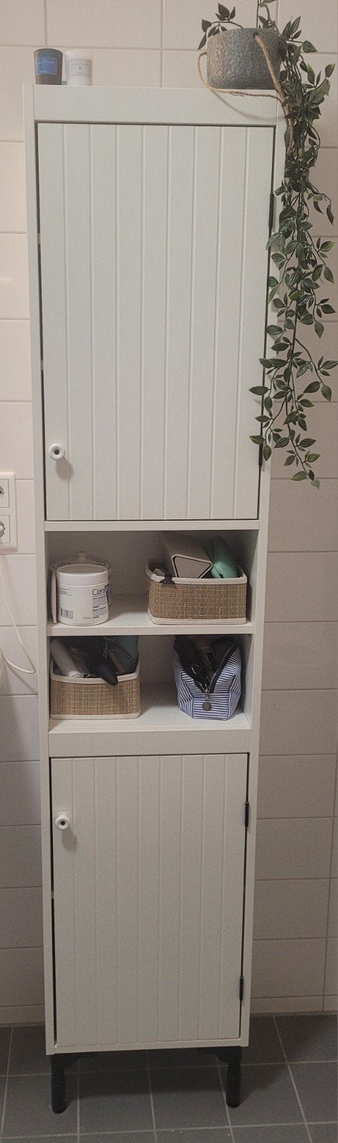 Badkamerkast met bijpassend opbergkrukje, Ophalen, (Half)hoge kast, Minder dan 50 cm, Gebruikt