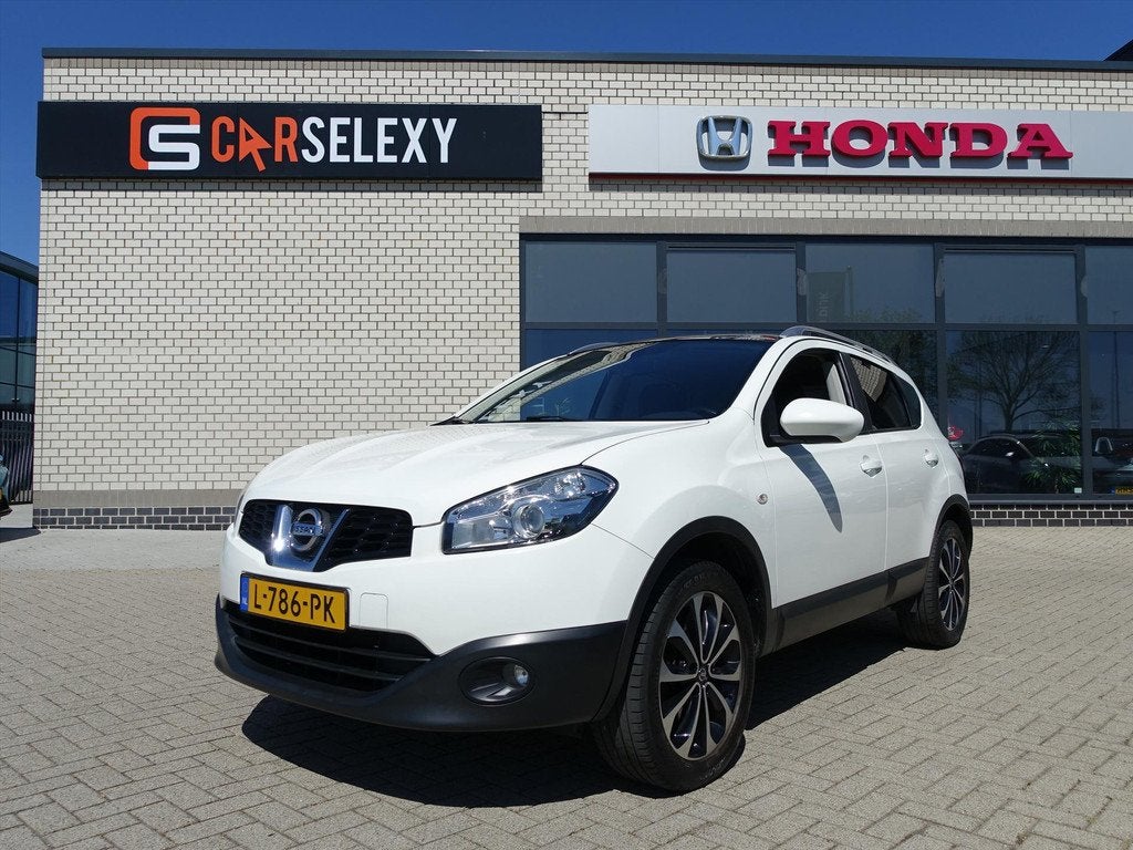 NISSAN Qashqai 1.6 2WD Connect Edition Navi Panodak Trekhaak, Auto's, Voorwielaandrijving, Euro 5, Gebruikt, Zwart