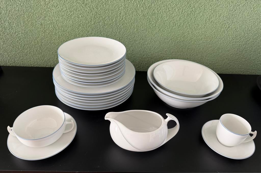 8 persoons servies wit met grijs/blauw randje, Ophalen, Porselein, Overige stijlen, Bord(en)