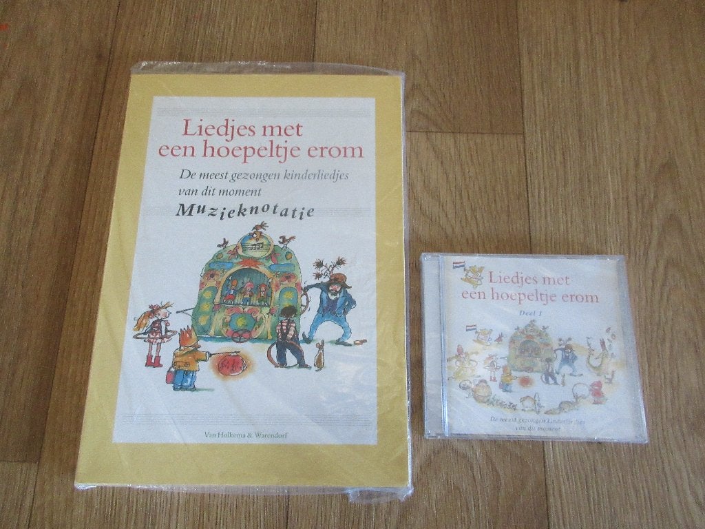 Liedjesboek "Liedjes met een hoepeltje erom" en Cd., Boeken, 5 of 6 jaar, Fictie algemeen, Jongen of Meisje, Nieuw