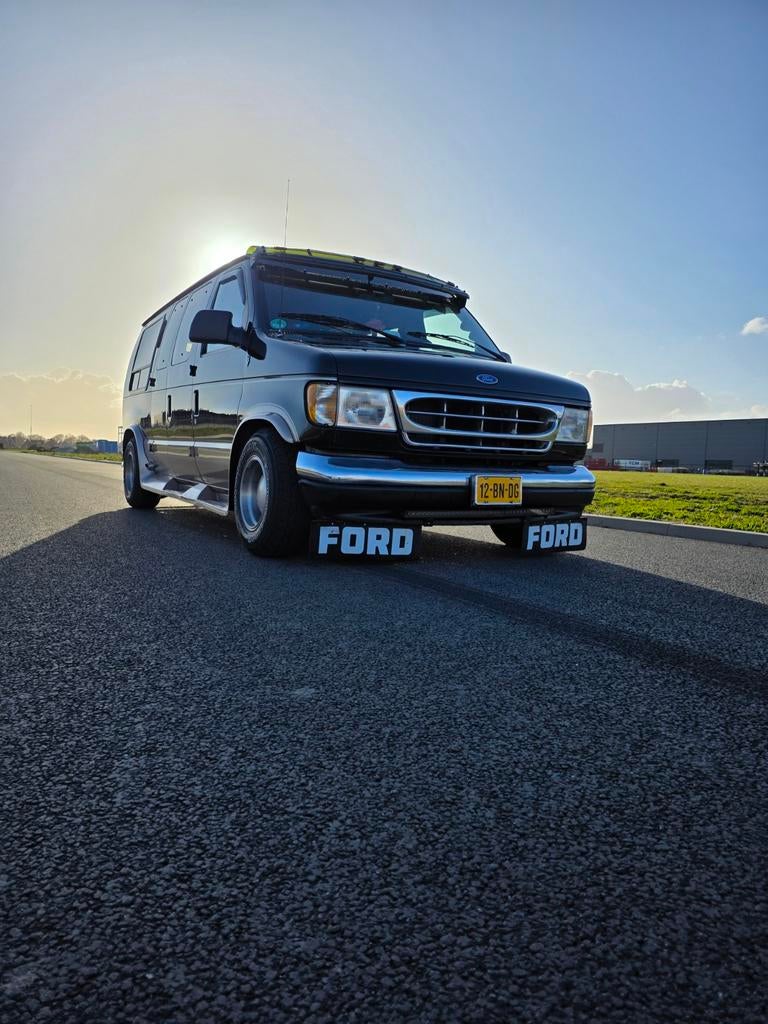 Ford Econoline E150 Globemaster 1995, Auto's, Zwart, 209 pk, Ford, Te koop