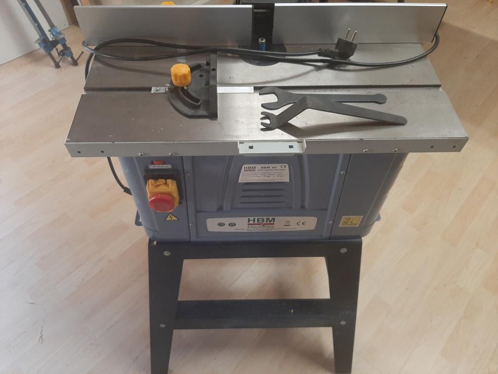 HBM Houtfreesmachine op onderstel, Ophalen, Gebruikt, HBM, Bovenfrees