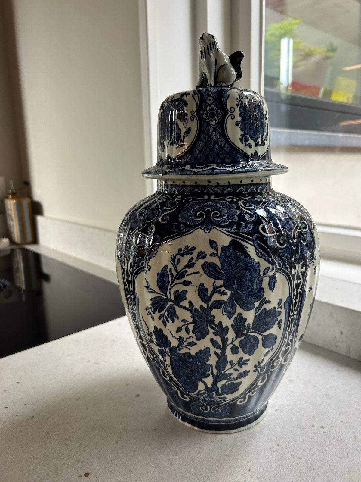 Delfts blauwe vaas van Royal Boch, Antiek en Kunst, Antiek | Vazen, Ophalen
