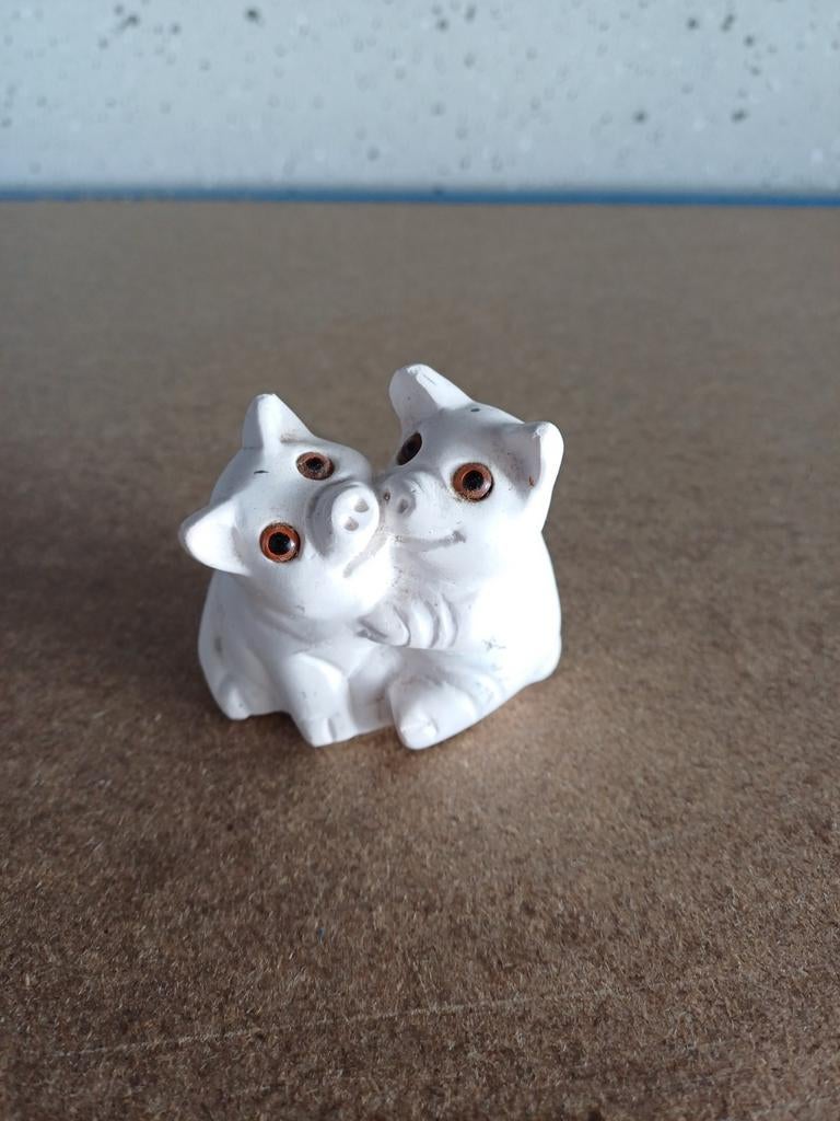 Schattig beeldje van twee varkentjes, Ophalen of Verzenden, Zo goed als nieuw, Dier