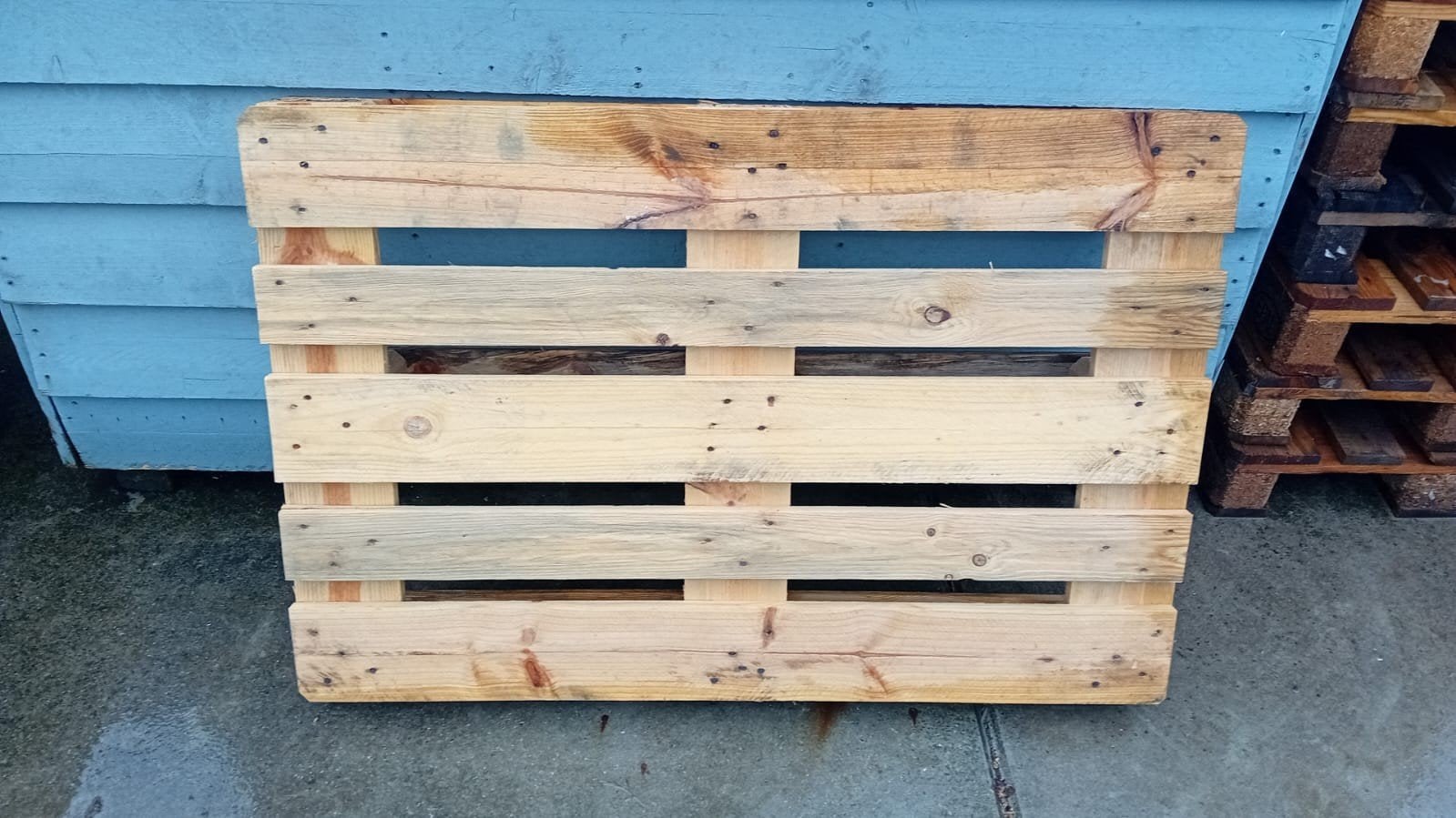 1 gebruikte houten pallet te koop, Doe-het-zelf en Verbouw, Ophalen, Zo goed als nieuw