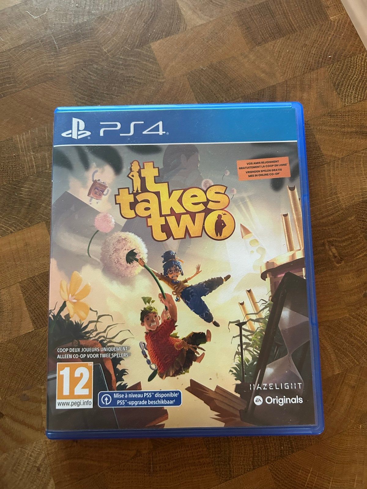 It Takes Two PS4 - Leuk co-op spel in prima staat!, 2 spelers, Eén computer, Zo goed als nieuw, Vanaf 12 jaar