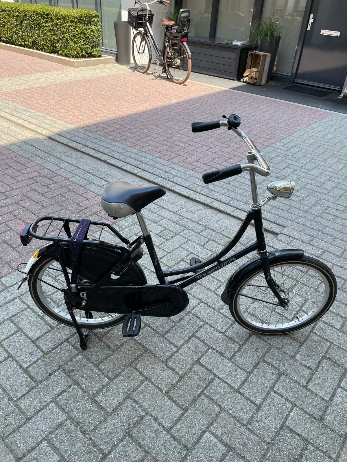 Zwarte meisjes fiets met lage instap en bagagedrager, Terugtraprem, 50 tot 53 cm, Ophalen, Overige merken