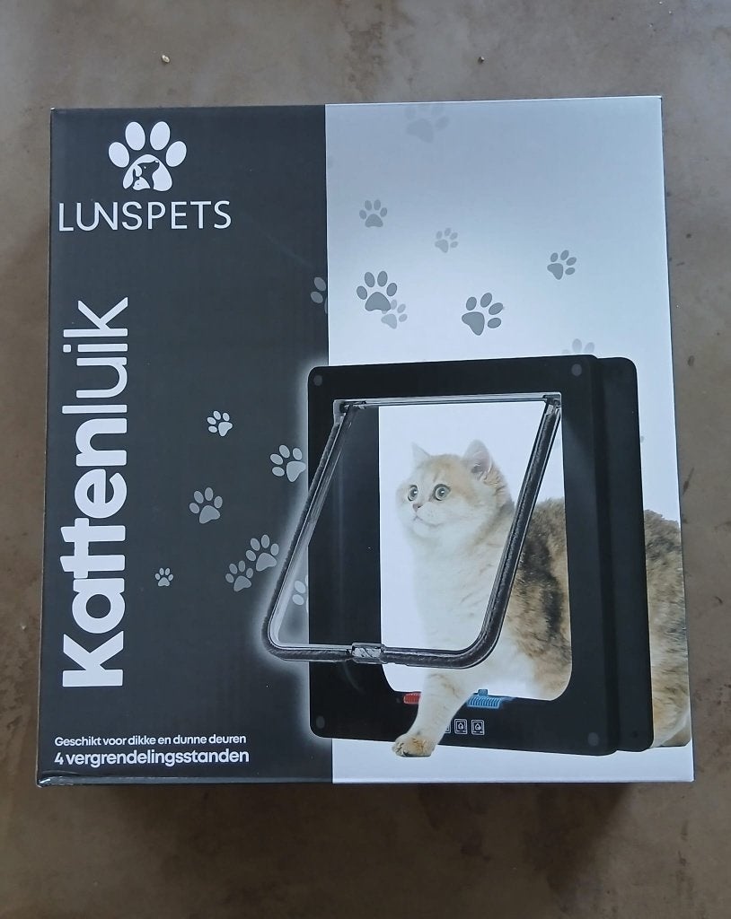 Nieuw Lunspets zwart / wit kattenluik., Ophalen of Verzenden, Nieuw