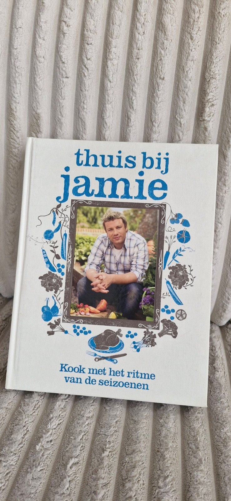 Thuis bij Jamie: Kook met het ritme van de seizoenen, Boeken, Kookboeken, Ophalen of Verzenden, Zo goed als nieuw, Jamie Oliver