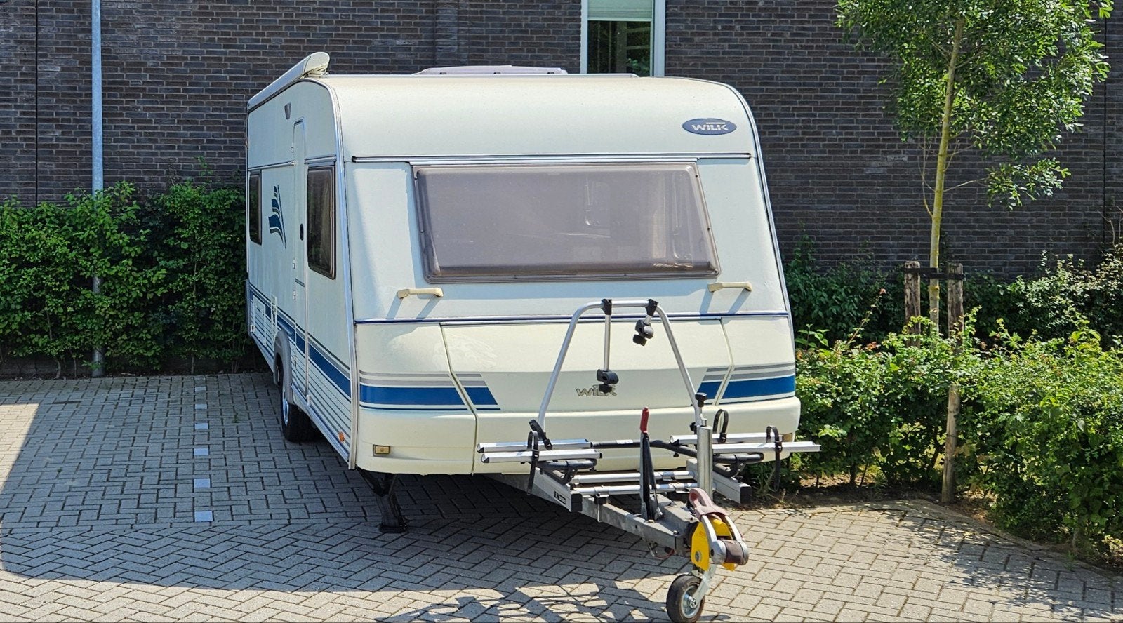 CI-Wilk S4 530 caravan uit 2002 met voortent en luifel, Caravans en Kamperen, Rondzit, Particulier, Wilk, Tot en met 4