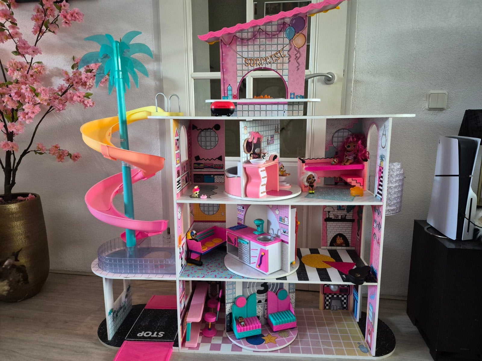 Groot L.O.L. Surprise! Poppenhuis met Zwembad en Glijbaan, Ophalen, Zo goed als nieuw, Poppenhuis