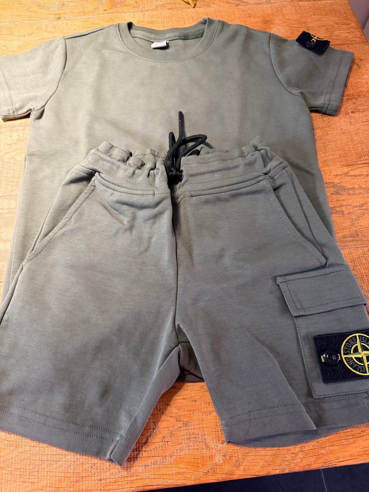 Set: T-shirt en Korte Broek (Maat 122-128) nieuw, Ophalen of Verzenden, Zo goed als nieuw, Jongen, Setje