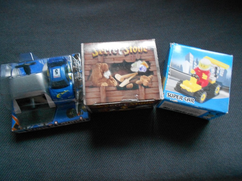 3 kleine cadeautjes voor jongen, Ophalen, Zo goed als nieuw, Jongen