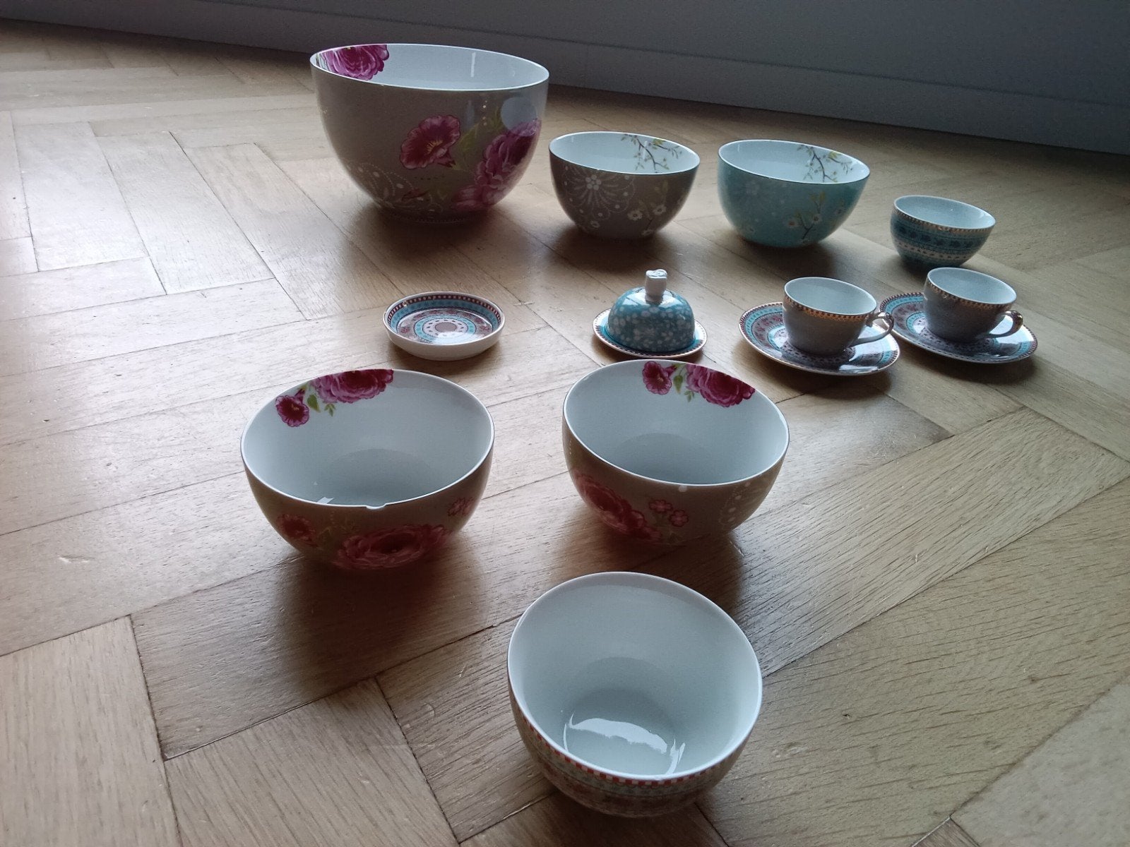 Pip Studio servies, schaal, kommen, kopjes, Ophalen of Verzenden, Zo goed als nieuw, Kom(men), Overige stijlen