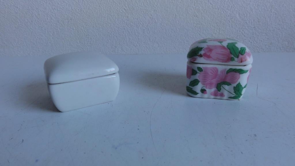 Pillendoosje, porselein, twee stuks, antiek, Antiek en Kunst, Curiosa en Brocante, Ophalen of Verzenden