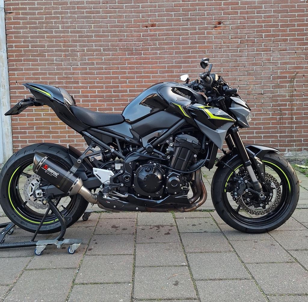 Kawasaki Z900 2024 | 2500km | Fabrieksgarantie | Akrapovic, 4 cilinders, Motorrijbewijs A, 948 cc, Particulier